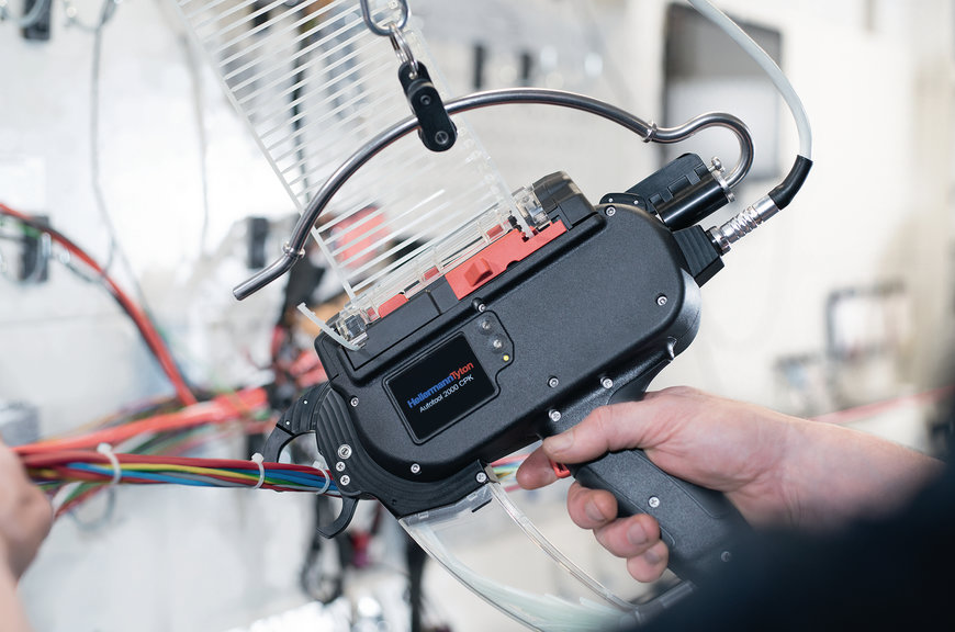 HellermannTyton automatise la mise en faisceau de câbles avec son outil de pose électrique